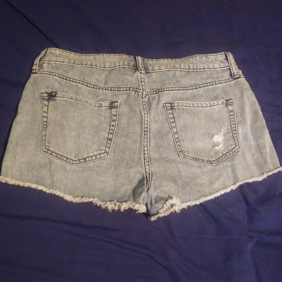 Distressed High Rise Jean Shorts - Picture 3 of 4
